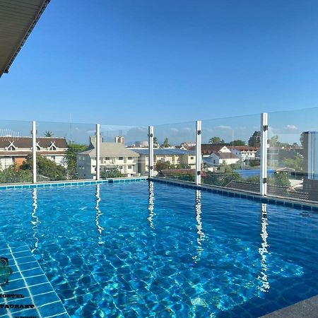 De Luxe Boutique & Rooftop Chiang Mai Eksteriør billede